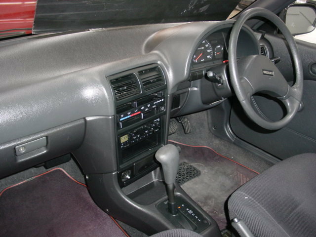 Suzuki Cultus, II, 1988–1998, Хэтчбек 5 дв.: Передняя часть салона