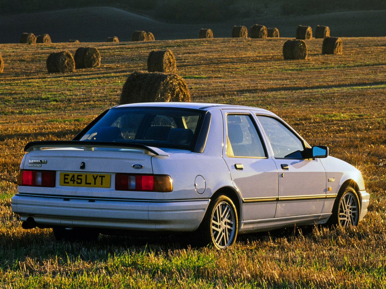 Ford Sierra, I Рестайлинг, 1987–1993, Седан: Вид сзади в три четверти