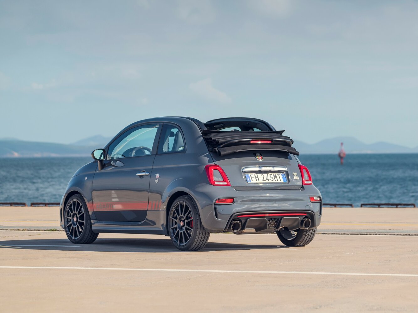 Abarth 595, I facelift, 2016–2024, Convertible: Rear three-quarter view
