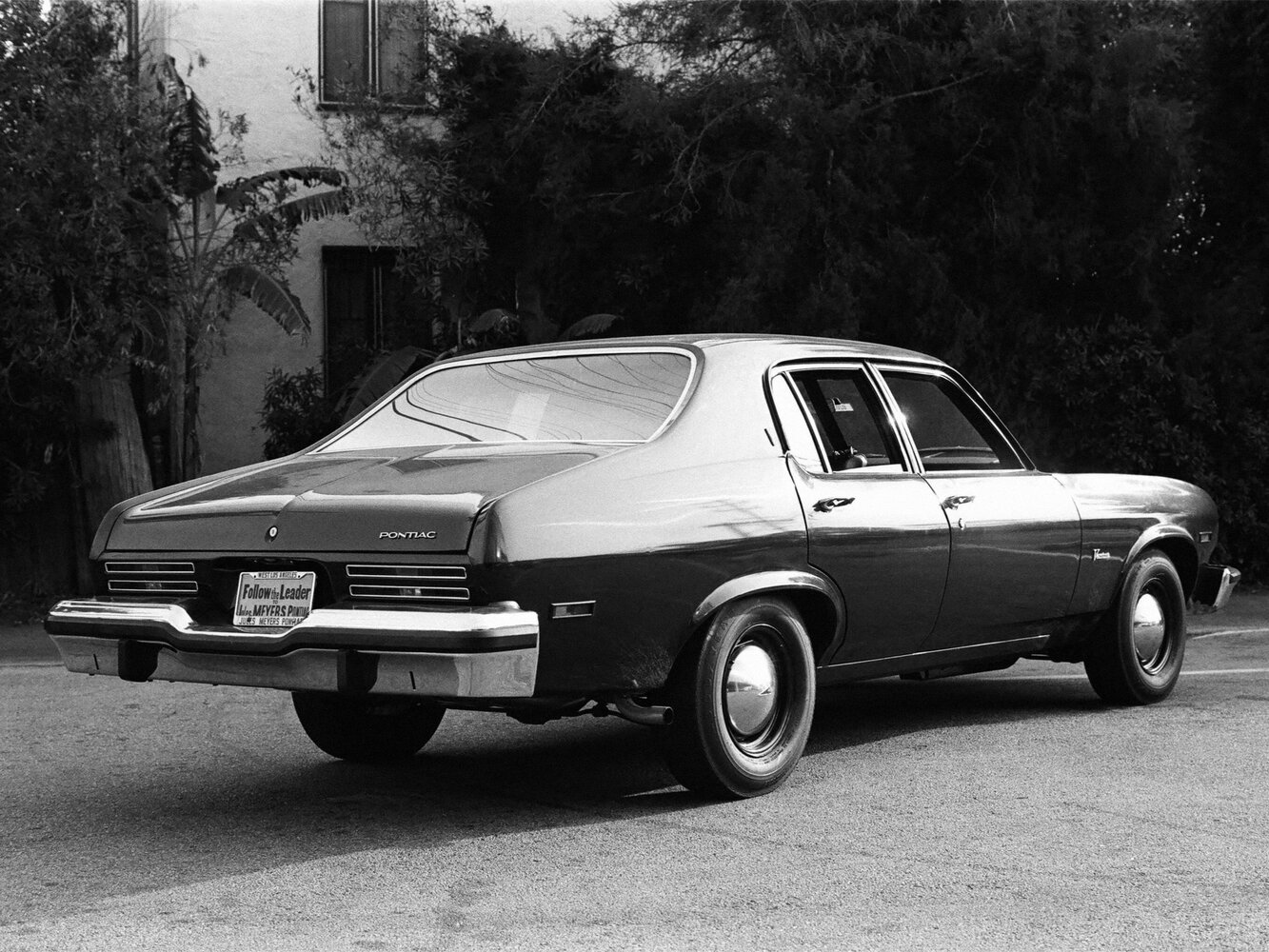 Pontiac Ventura, II, 1971–1977, Седан: Вид сзади в три четверти