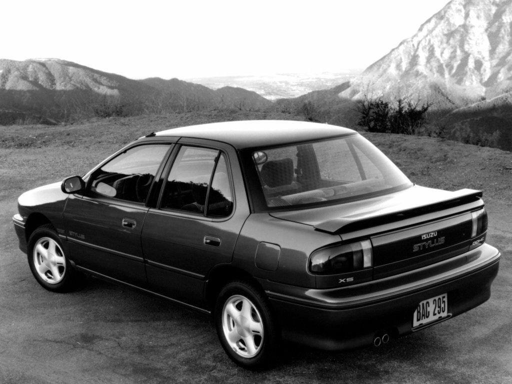 Isuzu Stylus, , 1990–1993, Седан: Вид сзади в три четверти