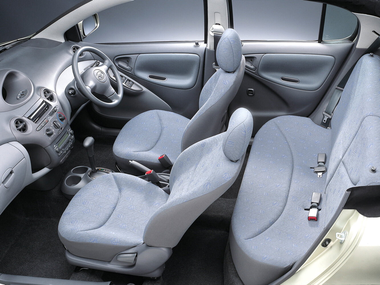 Toyota Vitz, I (P10), 1999–2005, Hatchback 5 door: Front cabin