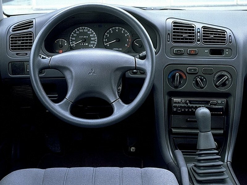 Mitsubishi Galant, VII, 1992–1997, Hatchback 5 door: Dashboard