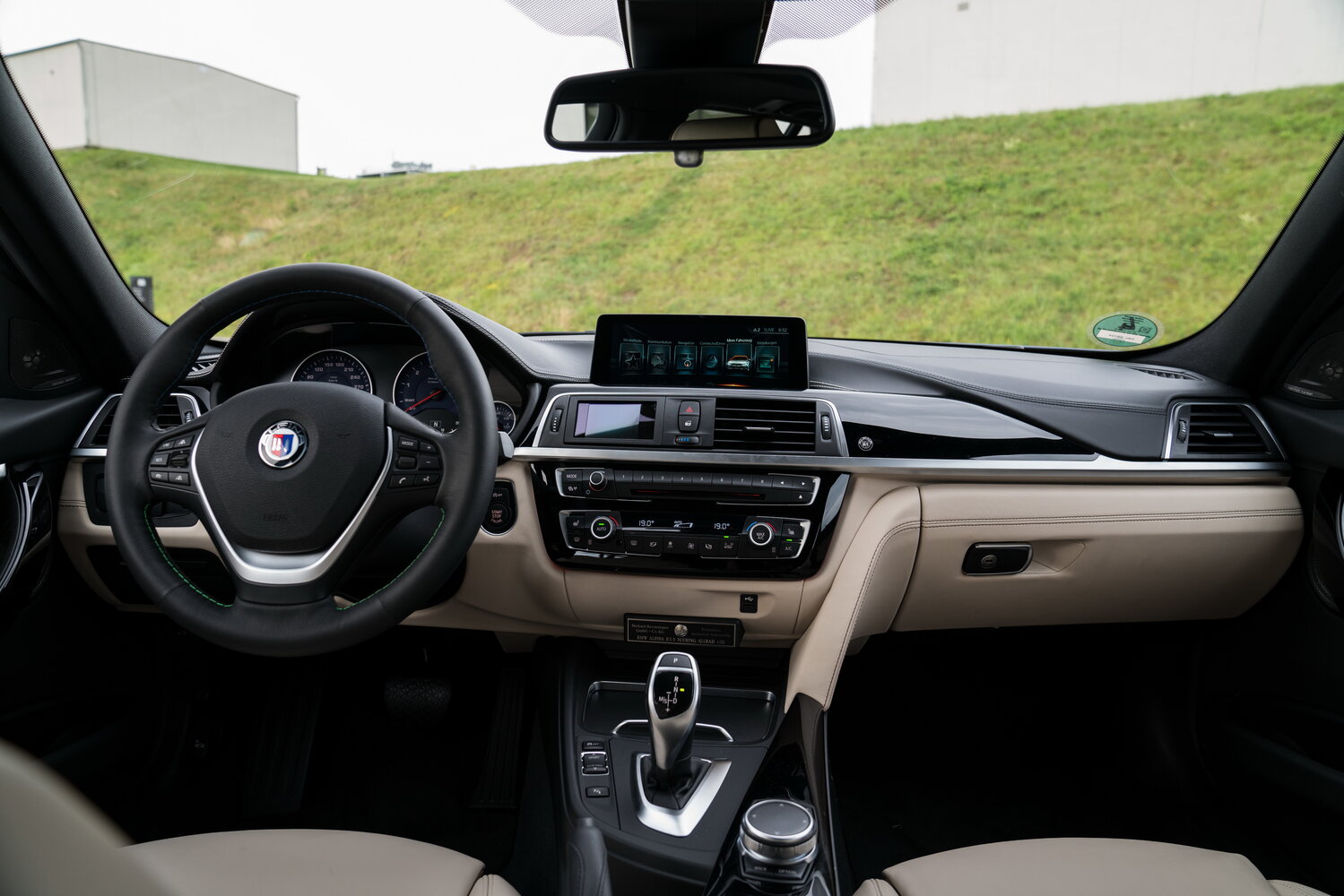 Alpina B3, F30, 2013–2017, Седан: Передняя часть салона