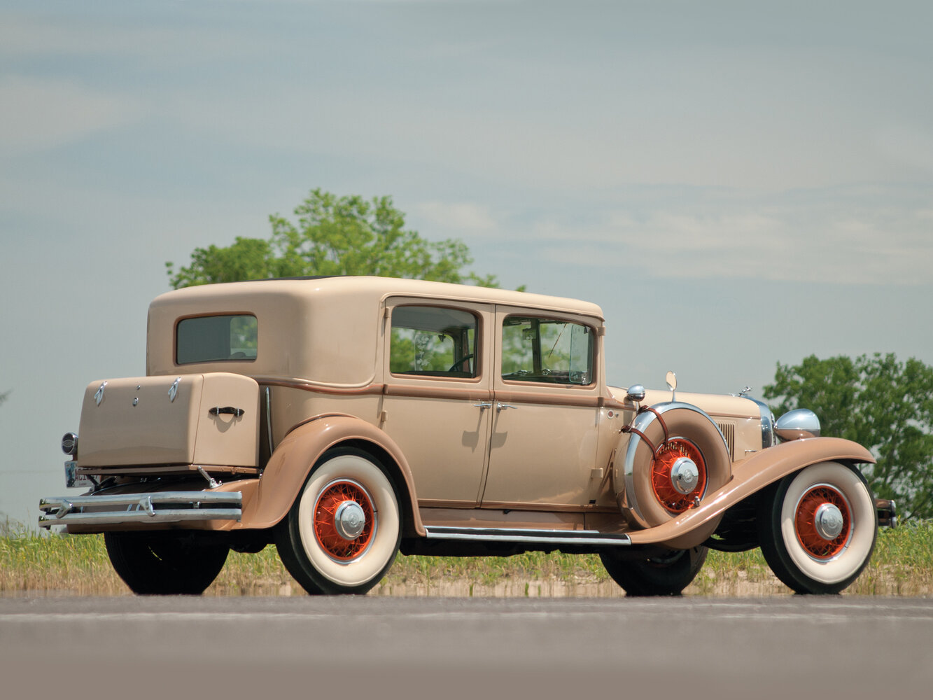 Chrysler Imperial, II, 1931–1933, Седан: Вид сзади в три четверти
