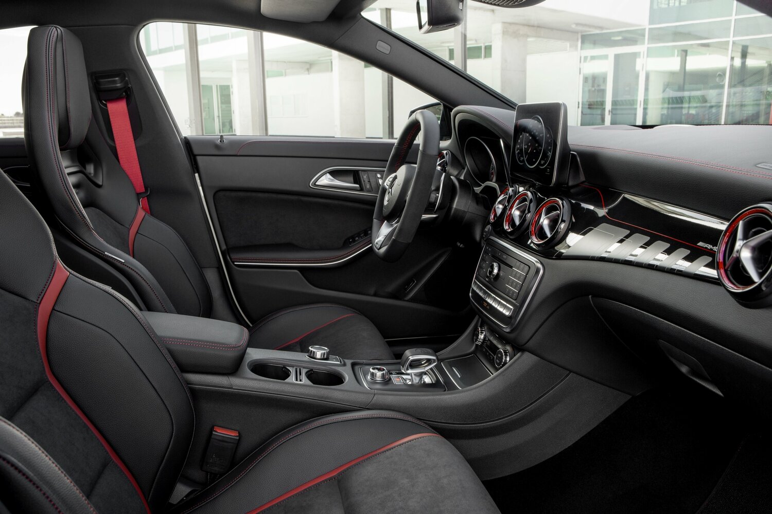 Mercedes-Benz CLA AMG, I (C117, X117) Рестайлинг, 2016–2019, Универсал 5 дв.: Передняя часть салона