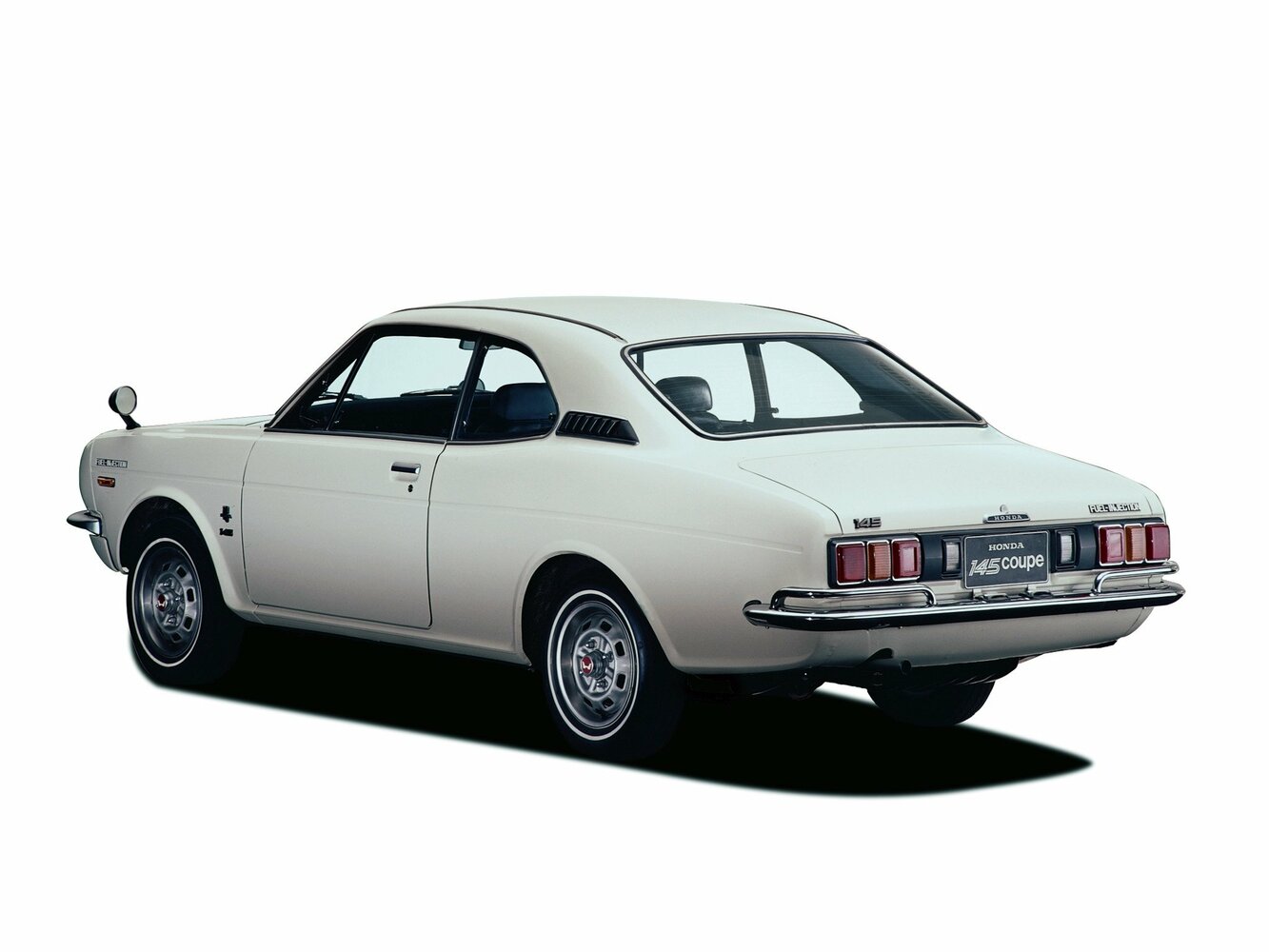 Honda 145, I, 1972–1974, Coupe: Rear three-quarter view