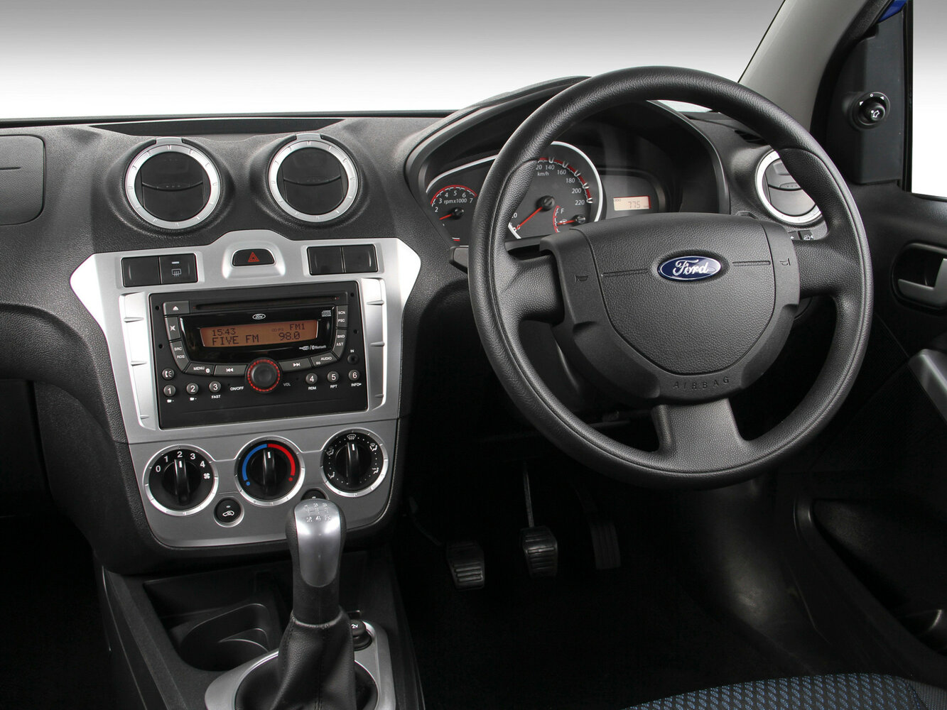 Ford Figo, I Рестайлинг, 2012–2015, Хэтчбек 5 дв.: Передняя часть салона