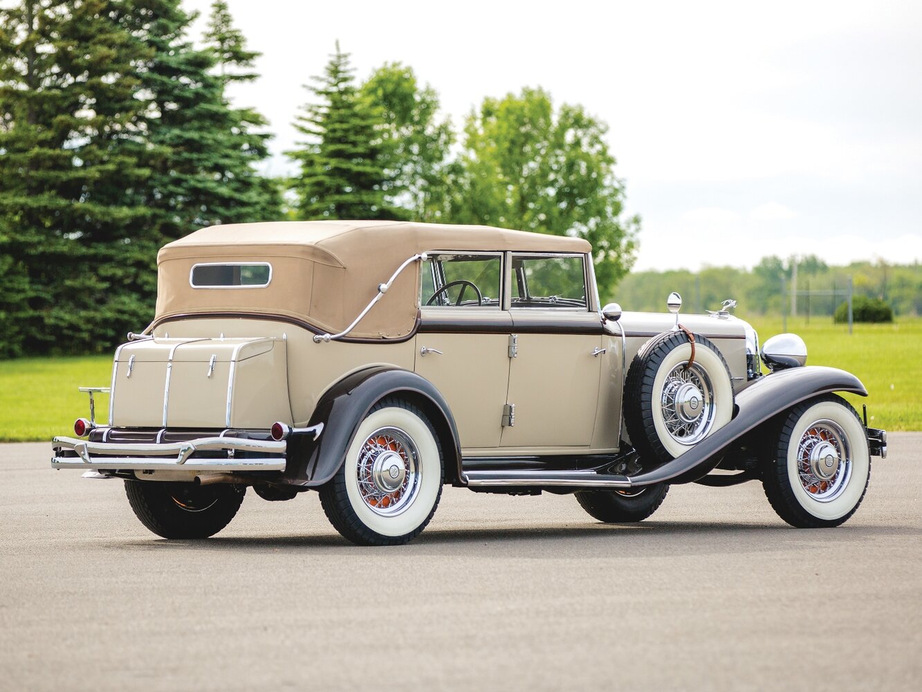 Chrysler Imperial, II, 1931–1933, Кабриолет: Вид сзади в три четверти
