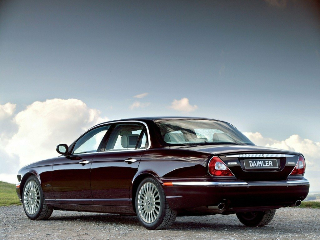 Daimler X350, , 2005–2009, Sedan: Rear three-quarter view