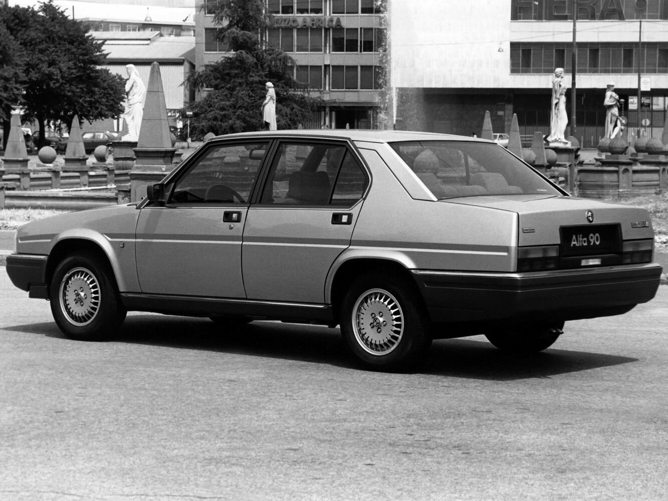 Alfa Romeo 90, , 1984–1987, Седан: Вид сзади в три четверти