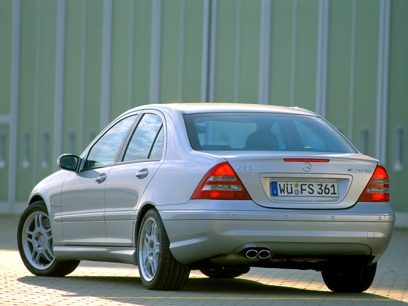 Mercedes-Benz C-Класс AMG, II (W203), 2001–2005, Седан: Вид сзади в три четверти