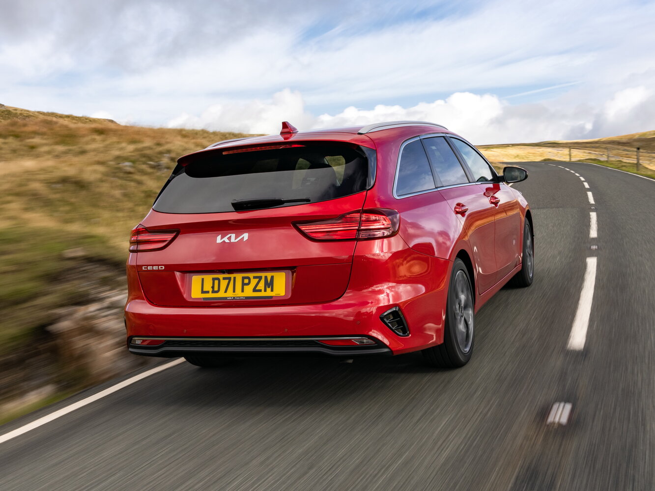 Kia Ceed, III facelift, 2021–2026, Estate 5 door: Rear three-quarter view