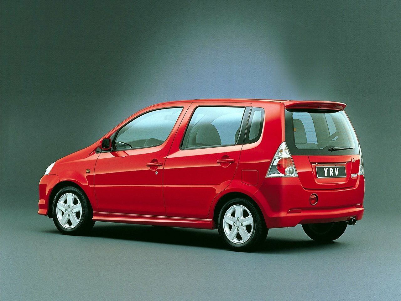 Daihatsu YRV, I, 2000–2002, Compact MPV: Rear three-quarter view