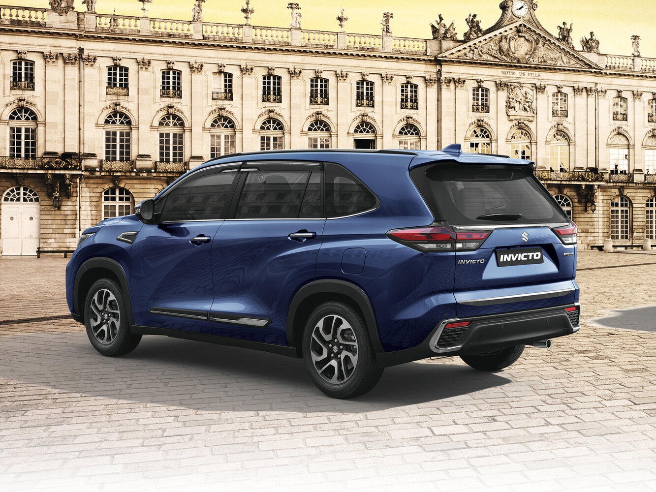 Suzuki Invicto, , 2026–2026, Компактвэн: Вид сзади в три четверти