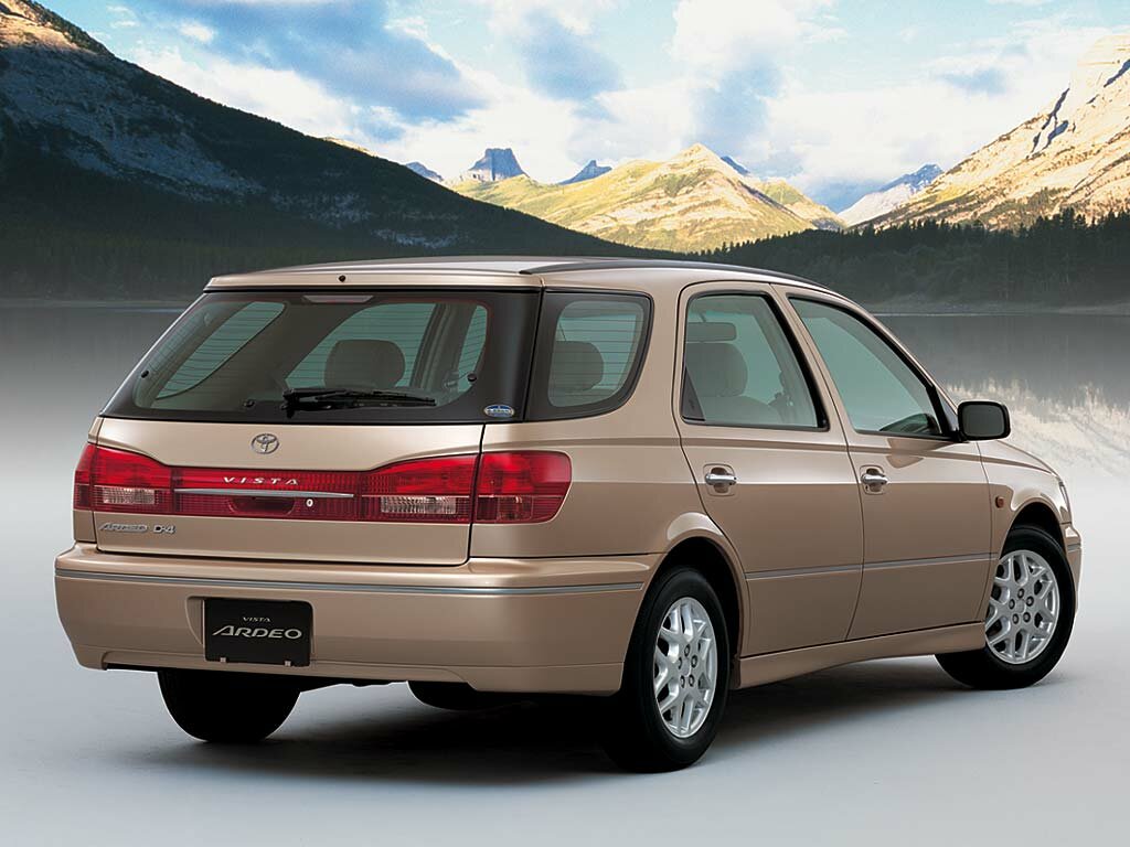 Toyota Vista, V (V50) facelift, 2000–2003, Estate 5 door Ardeo: Rear three-quarter view