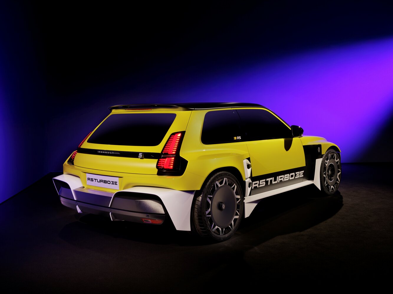 Renault 5, E-Tech III, 2024–2026, Hatchback 3 door Turbo 3E: Rear three-quarter view
