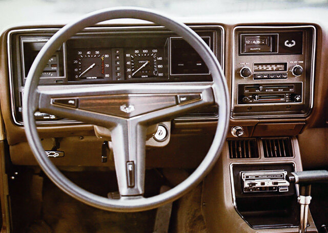 Datsun Laurel, III, 1977–1981, Седан: Передняя панель