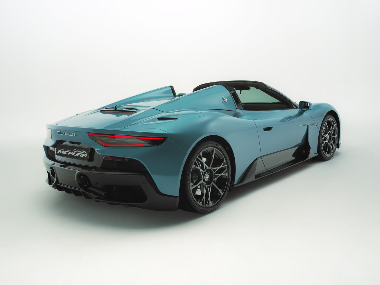 Maserati MCPura, , 2025–2026, Родстер Ceilo: Вид сзади в три четверти