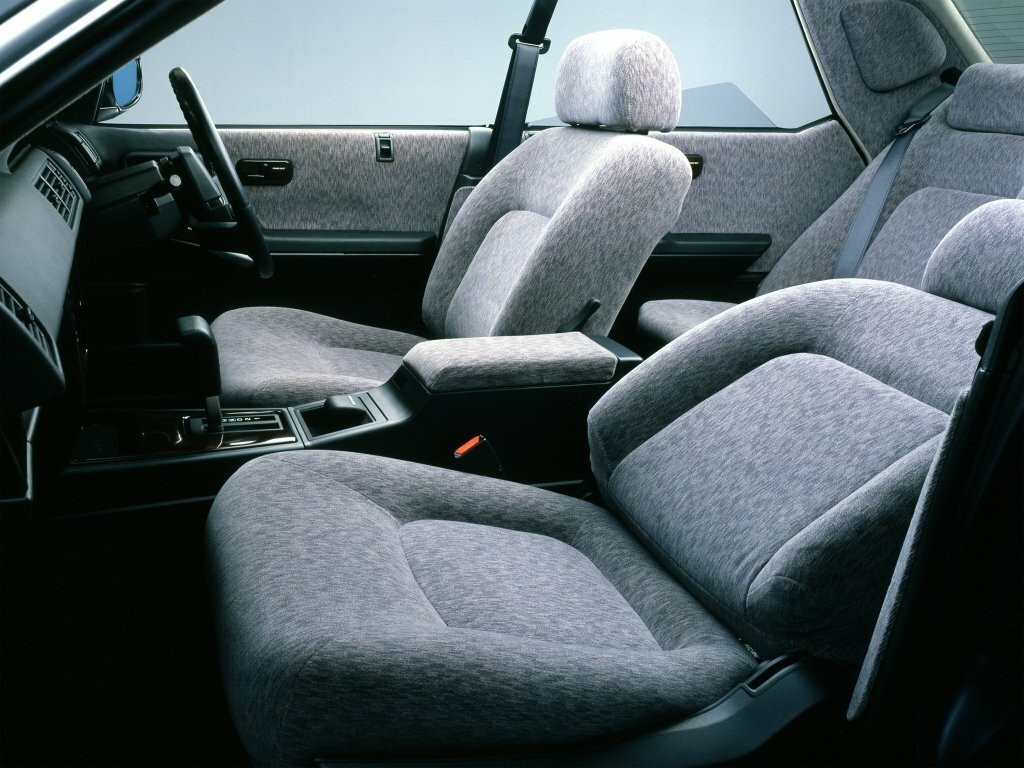 Nissan Cima, I (Y31), 1988–1991, Sedan-хардтоп: Front cabin