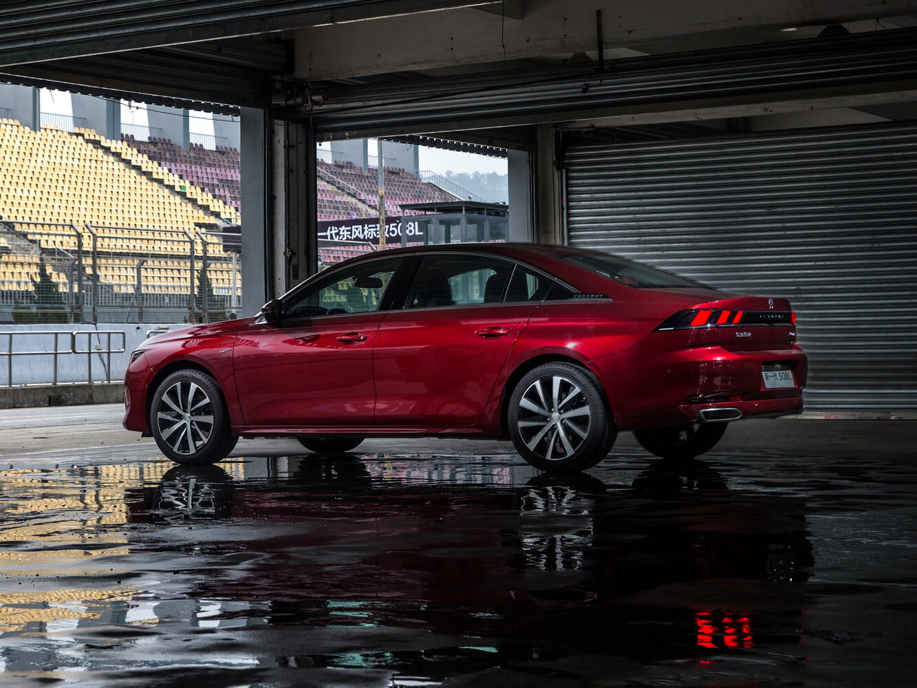 Peugeot 508, II, 2018–2023, Седан L: Вид сзади в три четверти