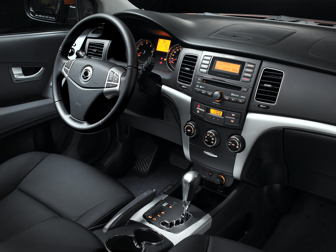 SsangYong Actyon, II, 2010–2013, Внедорожник 5 дв.: Передняя часть салона
