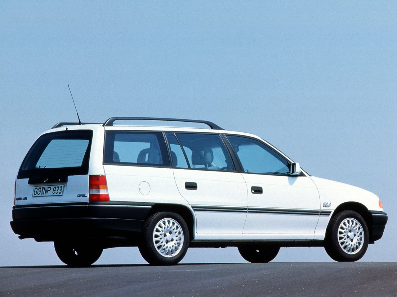 Opel Astra, F, 1991–2002, Универсал 5 дв.: Вид сзади в три четверти
