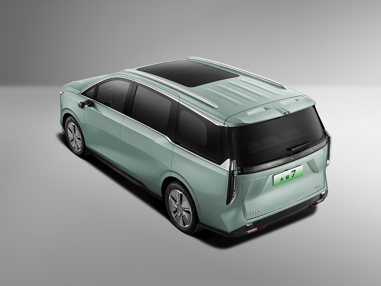 Maxus MIFA 7, , 2023–2026, Minivan: Rear three-quarter view