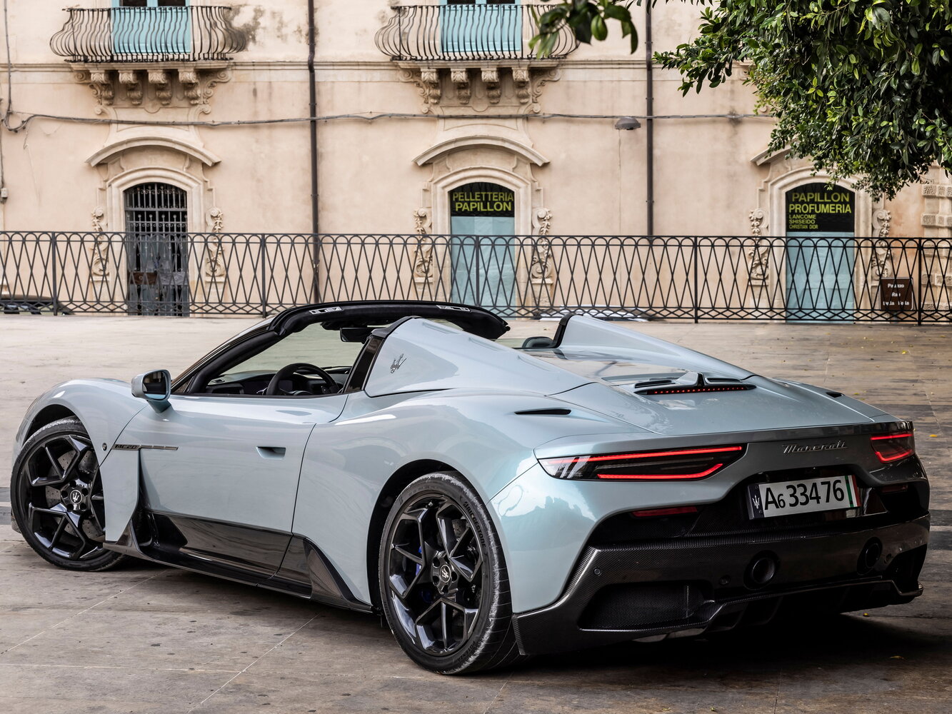 Maserati MC20, , 2020–2026, Родстер Cielo: Вид сзади в три четверти