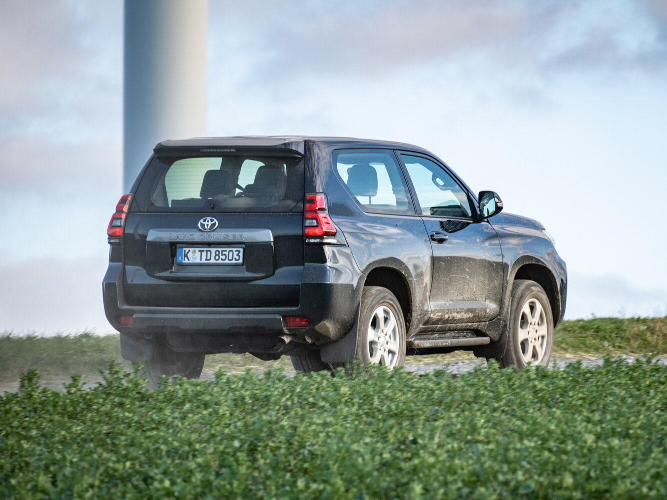 Toyota Land Cruiser Prado, 150 Series facelift 2, 2017–2020, SUV 3 door: Rear three-quarter view