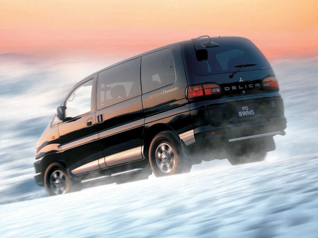 Mitsubishi Delica, IV, 1994–2007, Минивэн: Вид сзади в три четверти