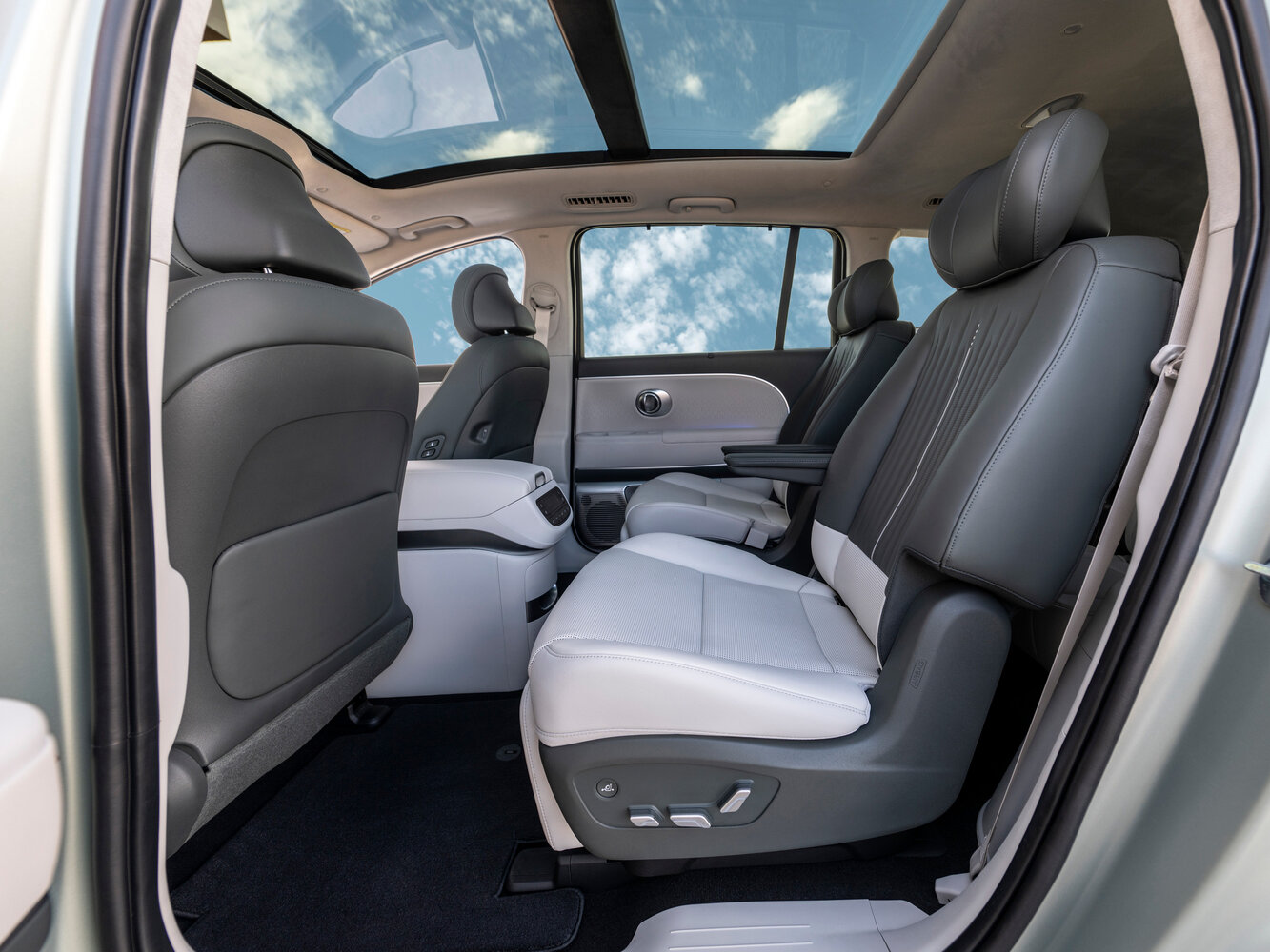 Hyundai IONIQ 9, , 2025–2026, SUV 5 door: Rear cabin