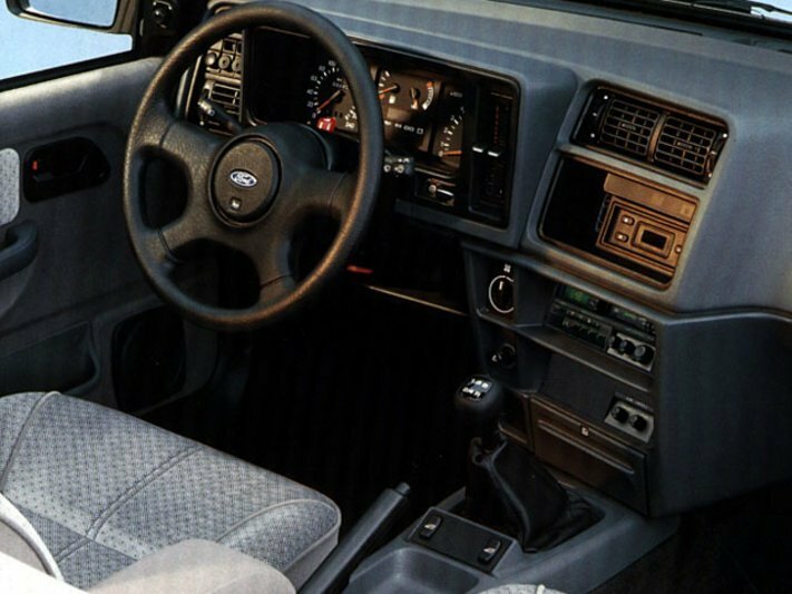 Ford Sierra, I Рестайлинг, 1987–1993, Хэтчбек 3 дв.: Передняя часть салона