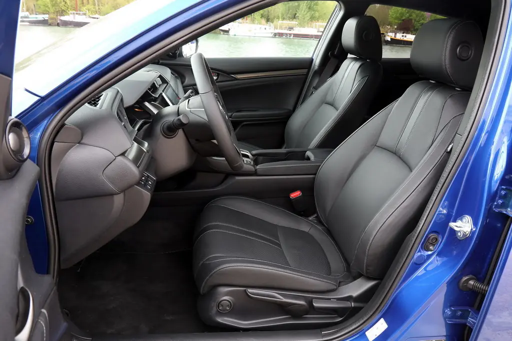 Honda Civic, 10 поколение, FK, Хэтчбек 5 дв., Европа, 12.2016 - 11.2019: фото поколения 24