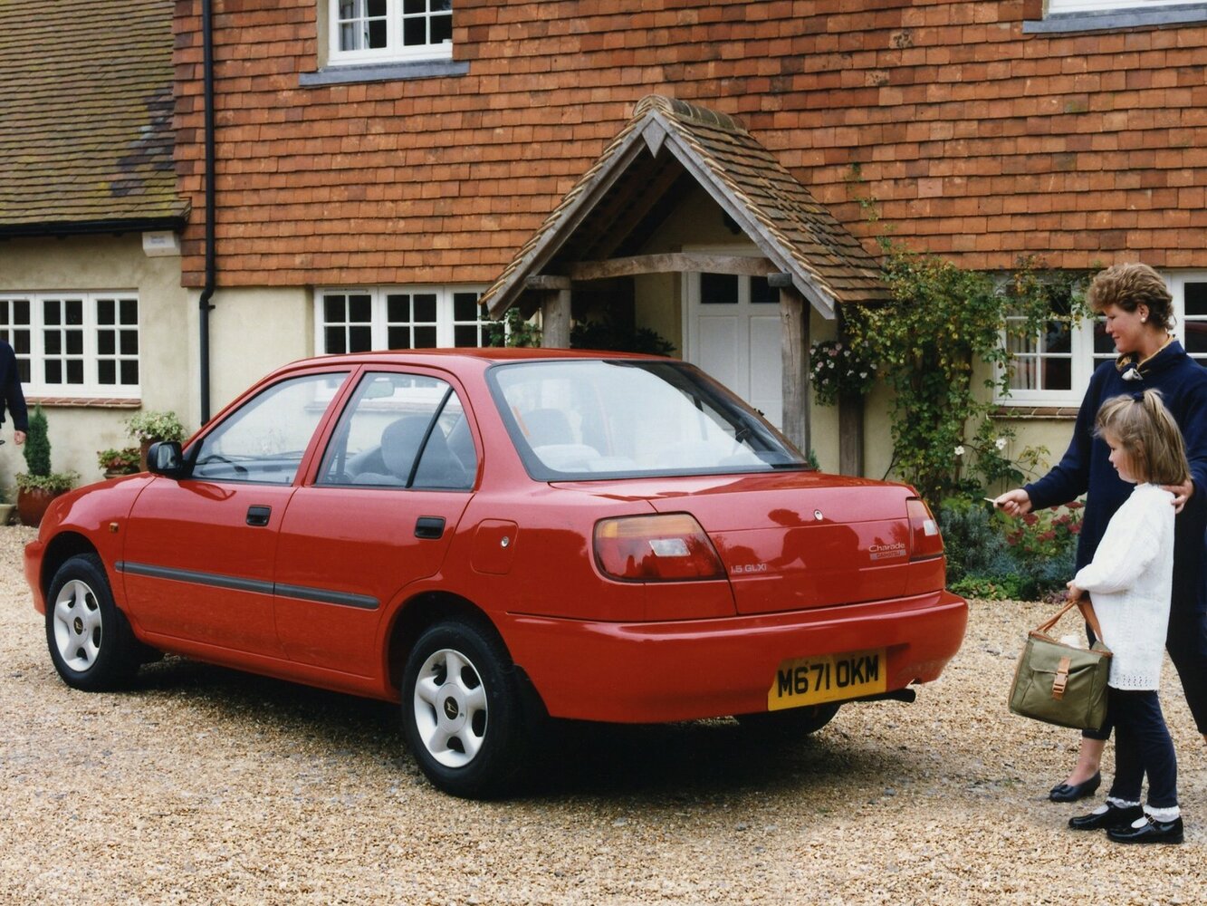 Daihatsu Charade, IV Рестайлинг, 1995–2000, Седан: Вид сзади в три четверти