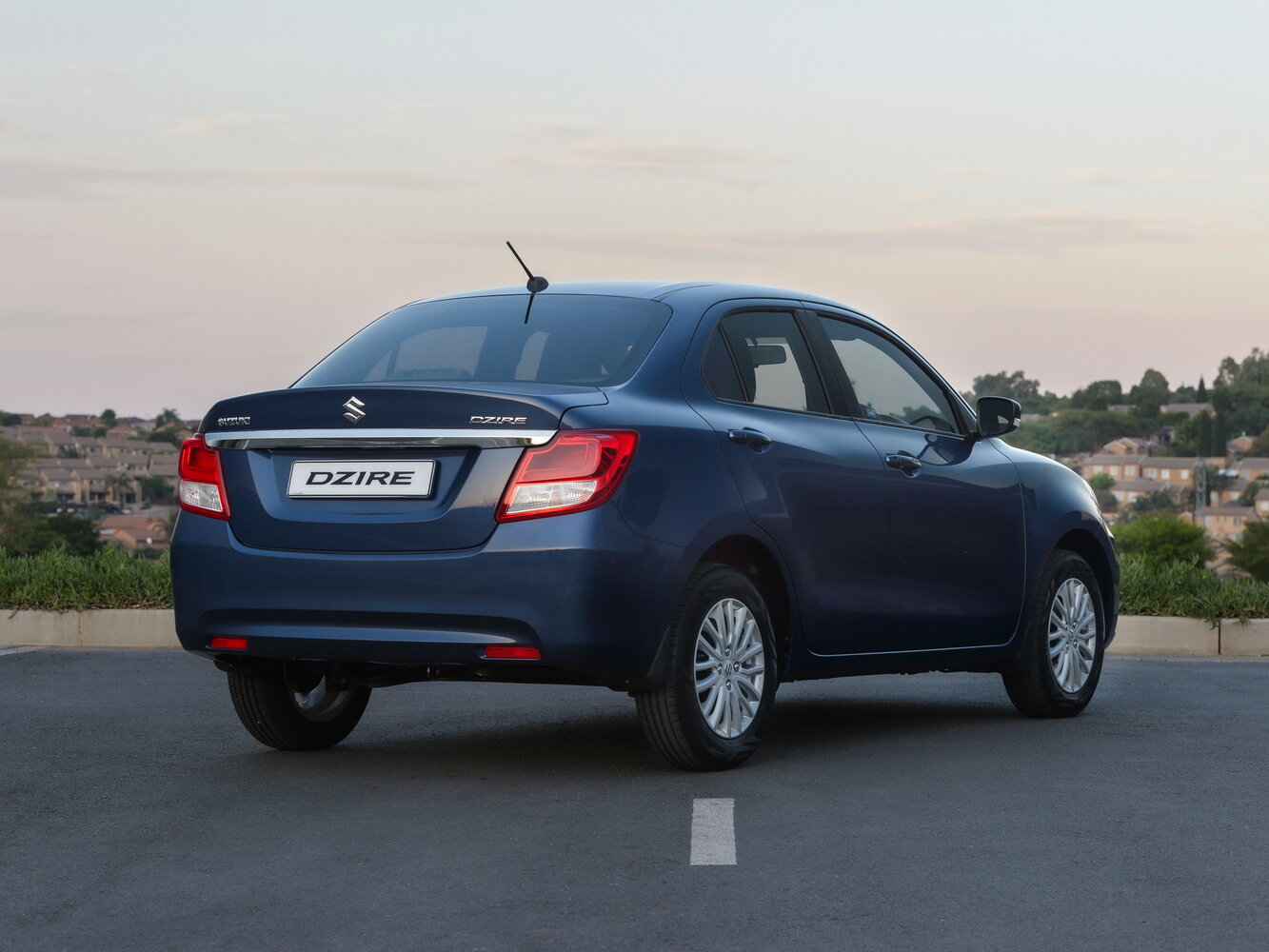 Suzuki DZire, III Рестайлинг, 2020–2024, Седан: Вид сзади в три четверти