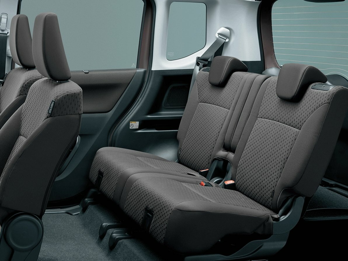 Mitsubishi Delica d 2, II, 2015–2020, Микровэн: Задняя часть салона