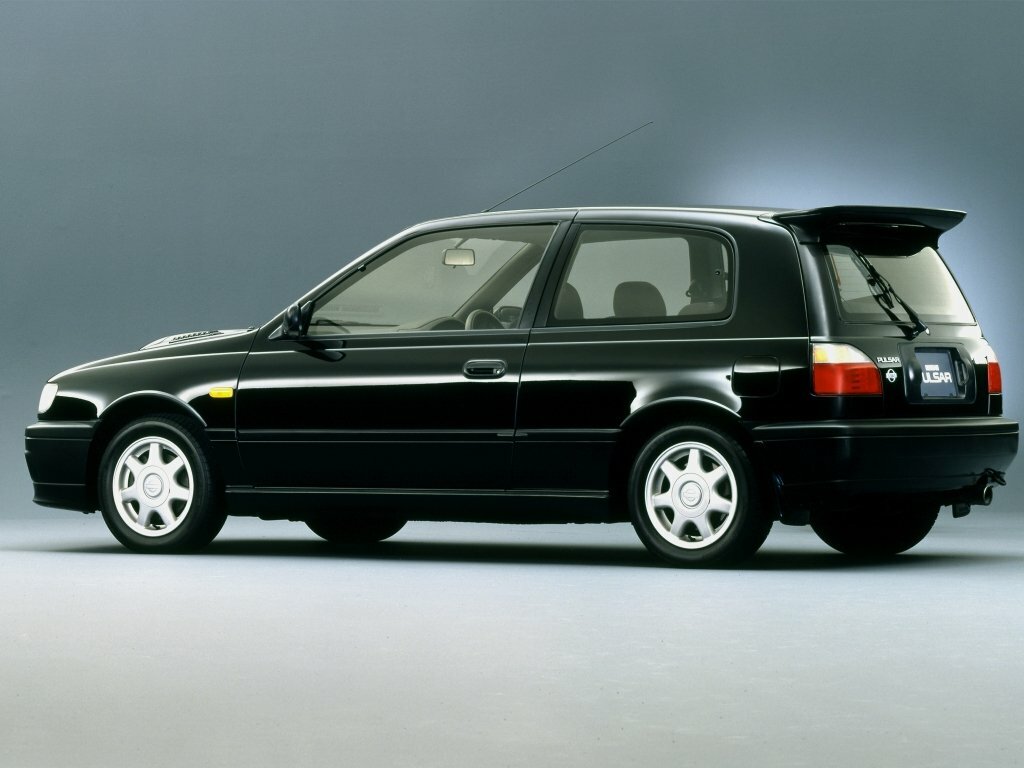 Nissan Pulsar, IV (N14), 1990–1995, Hatchback 3 door: Rear three-quarter view