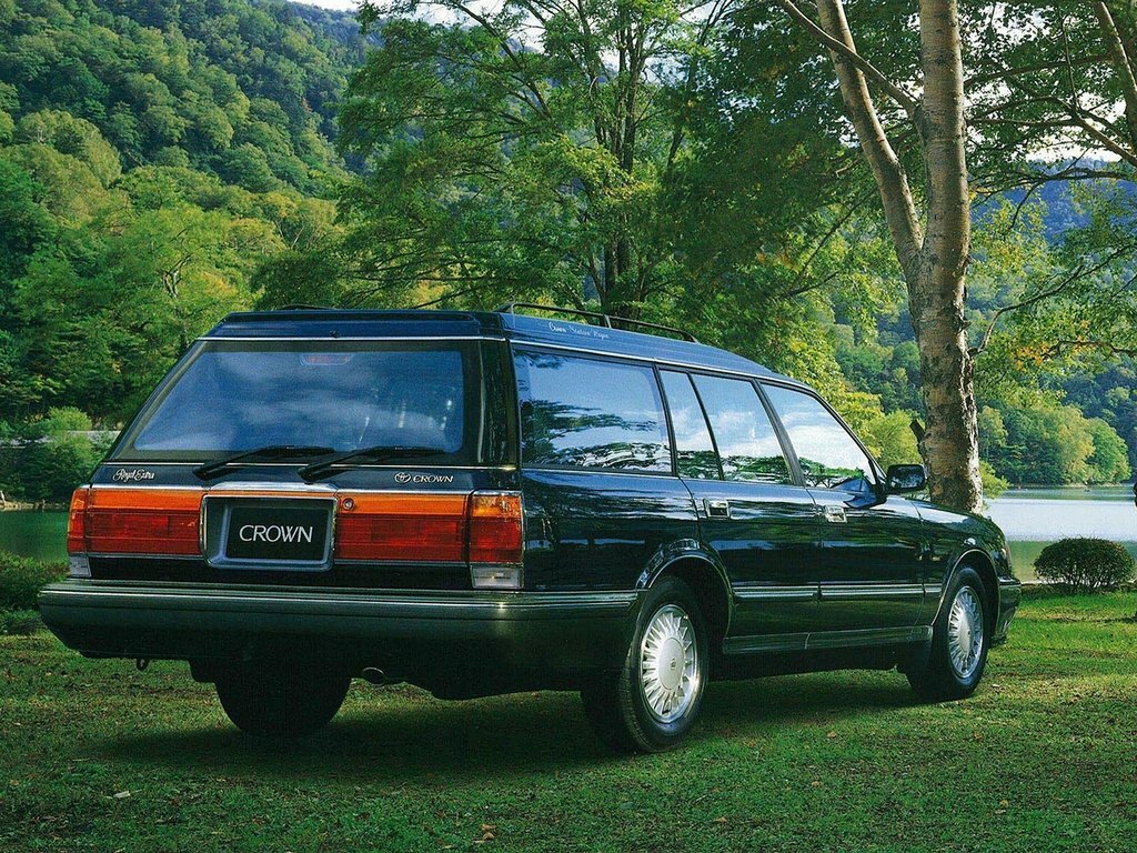 Toyota Crown, IX (S140), 1991–1995, Estate 5 door: Rear three-quarter view