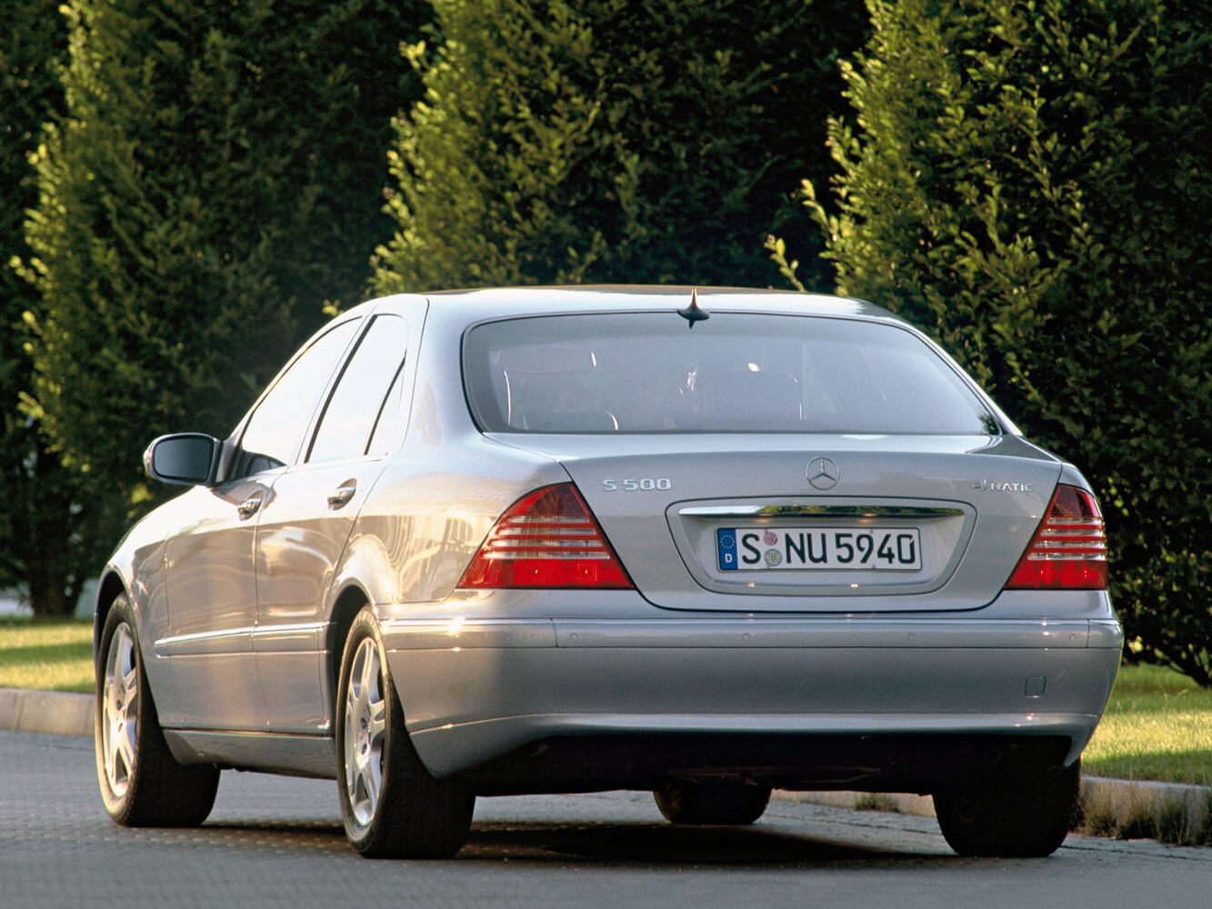 Mercedes-Benz S-Класс, IV (W220), 1998–2005, Седан: Вид сзади в три четверти