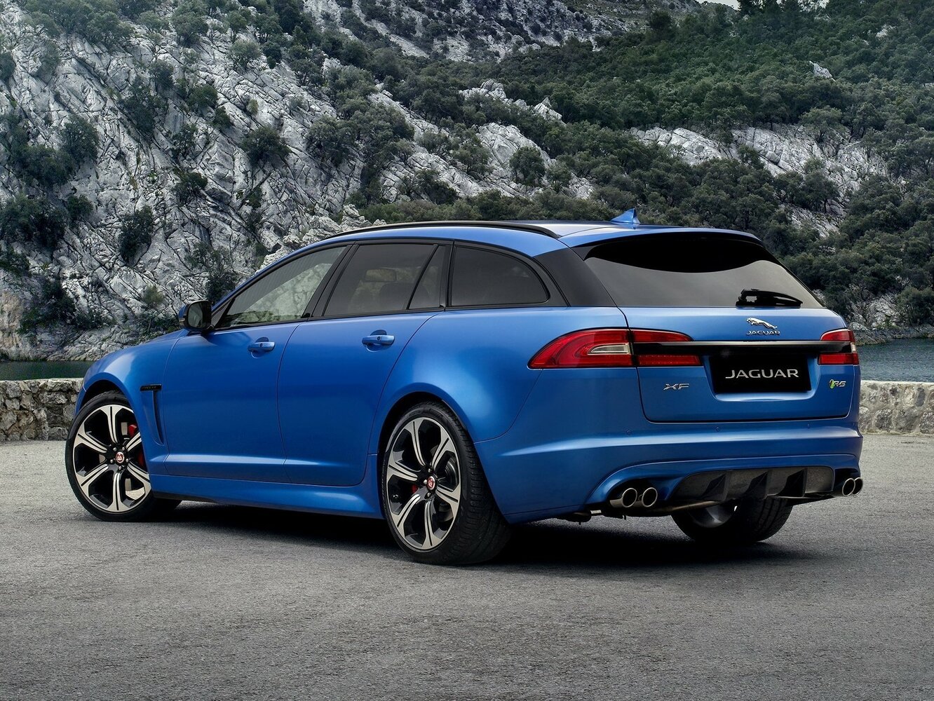 Jaguar XFR, I Рестайлинг, 2011–2015, Универсал 5 дв.: Вид сзади в три четверти