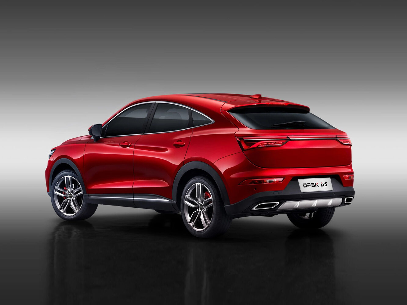 Dongfeng DFSK ix5, , 2023–2026, Внедорожник 5 дв.: Вид сзади в три четверти