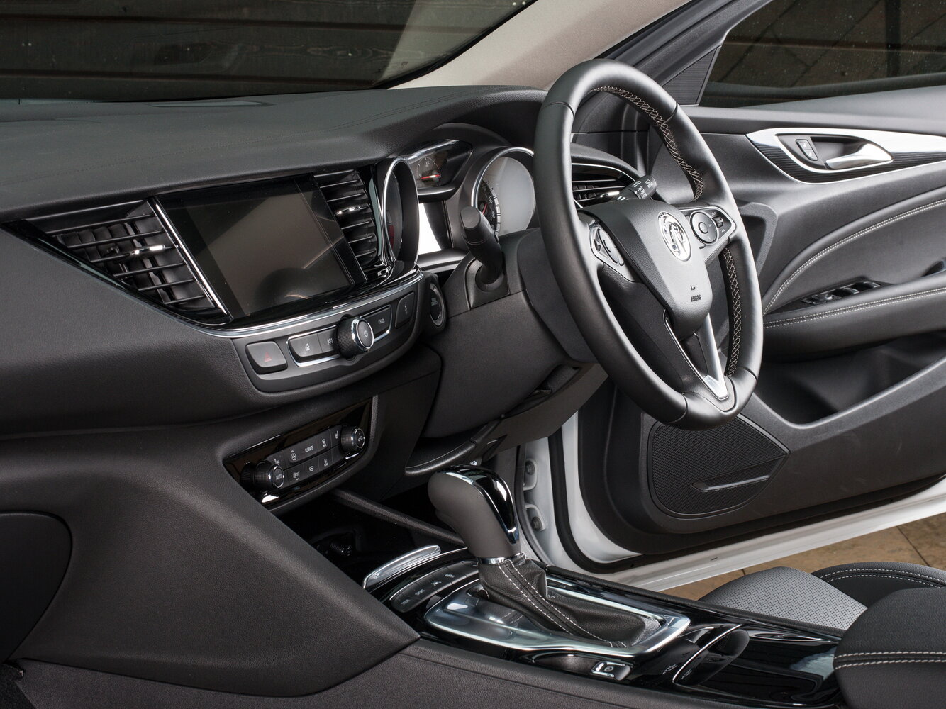 Vauxhall Insignia, II, 2017–2022, Estate 5 door Country Tourer: Front cabin