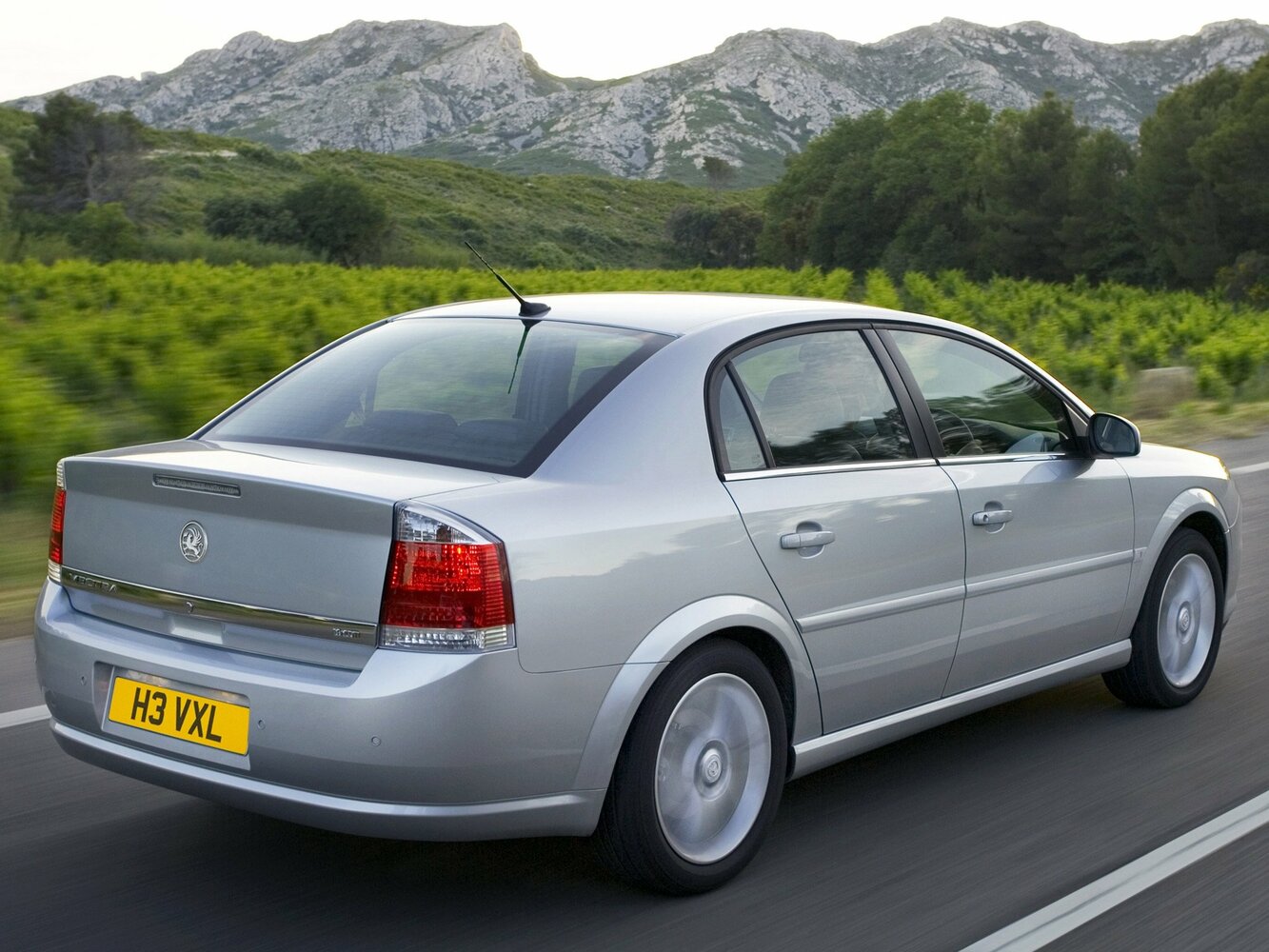 Vauxhall Vectra, C, 2003–2008, Sedan: Rear three-quarter view