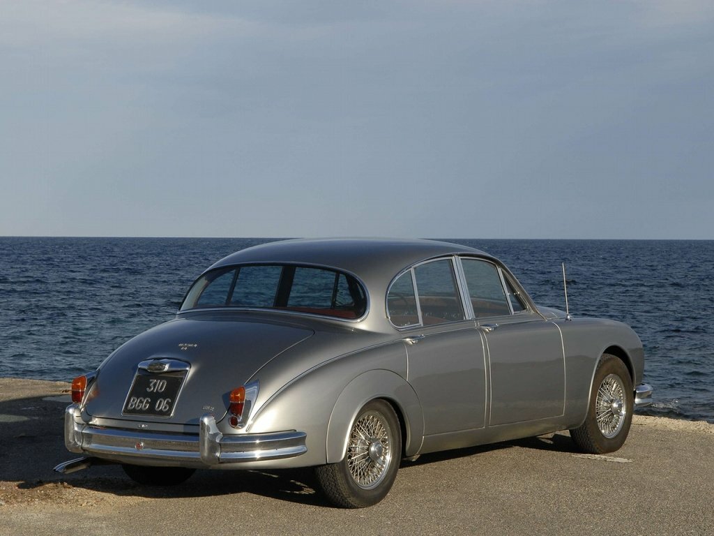 Jaguar Mark 2, I, 1959–1967, Sedan: Rear three-quarter view