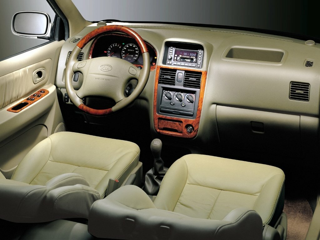 Kia Carens, I, 1999–2002, Компактвэн: Передняя часть салона