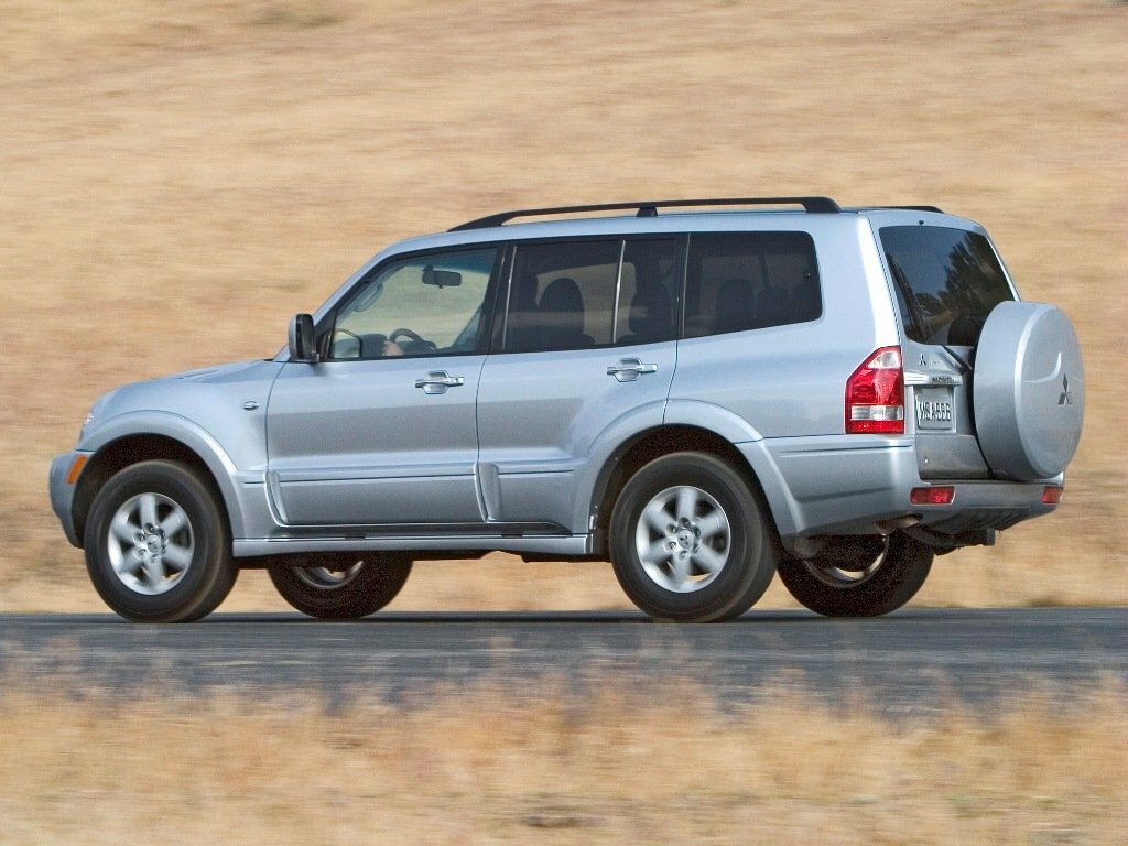Mitsubishi Montero, III, 1999–2006, Внедорожник 5 дв.: Вид сзади в три четверти