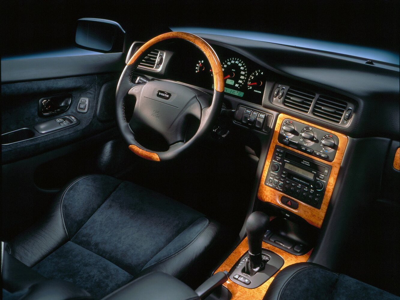 Volvo C70, I, 1997–2005, Coupe: Front cabin
