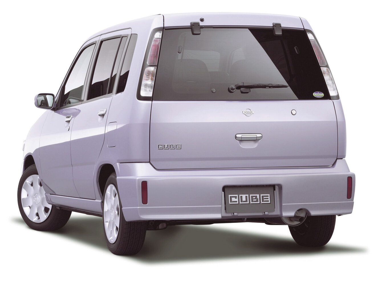 Nissan Cube, I facelift (Z10), 2000–2002, Compact MPV: Rear three-quarter view