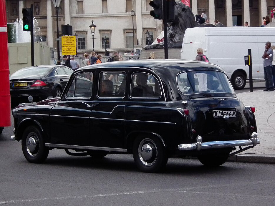 Austin FX4, , 1958–1982, Sedan: Rear three-quarter view